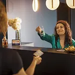 Luna Nova 4*