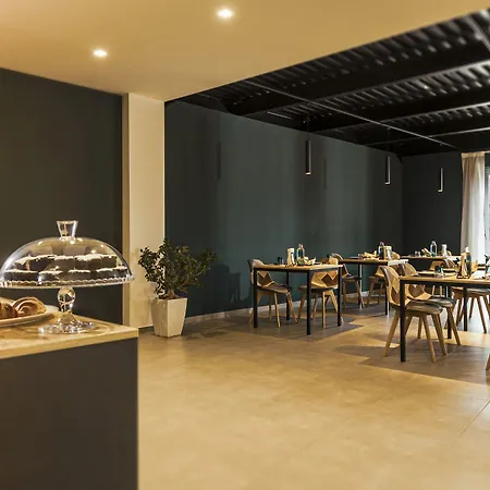 Alojamento de Acomodação e Pequeno-almoço Luna Nova 4*